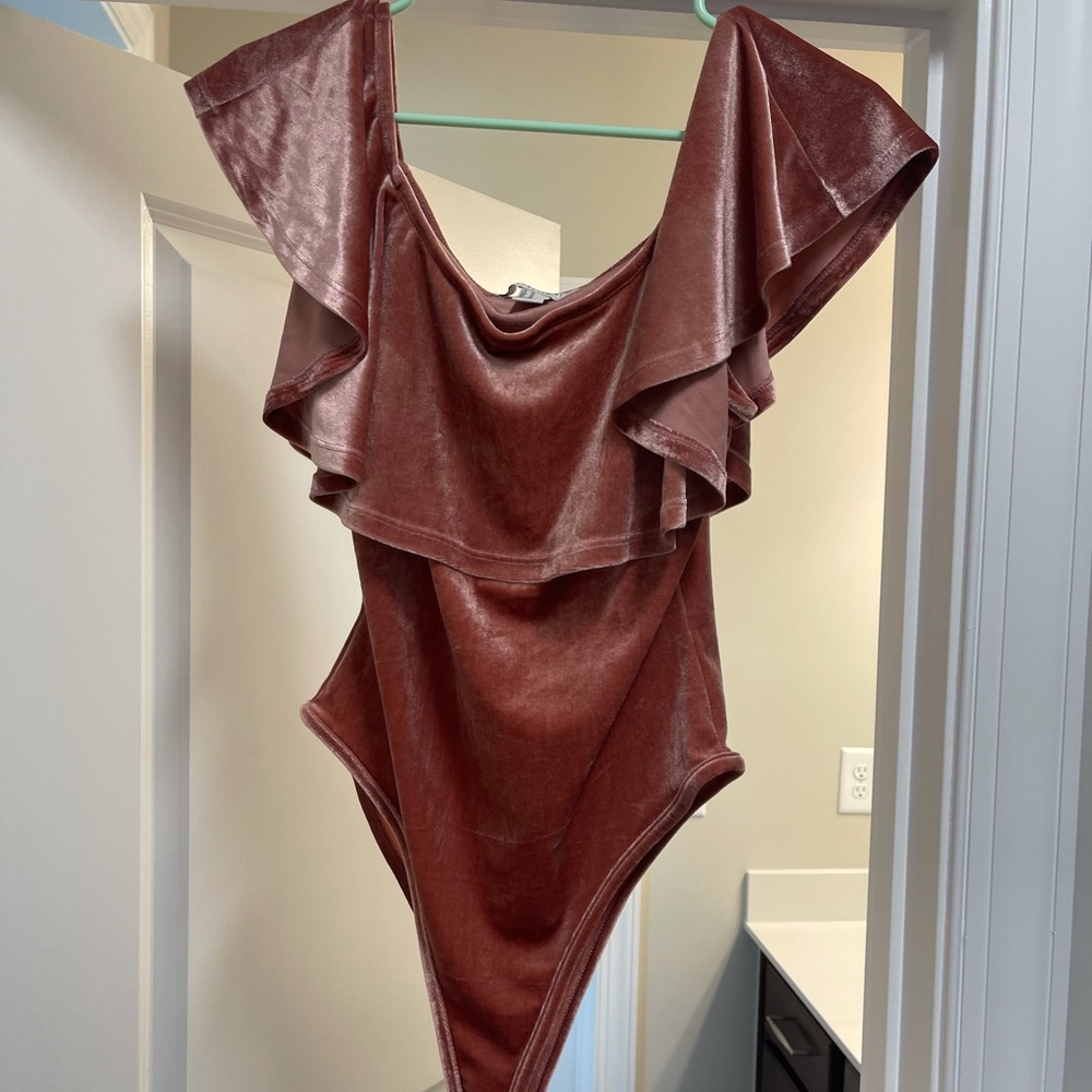 Velvet Ruffle Off-Shoulder Bodysuit - Dark Blush